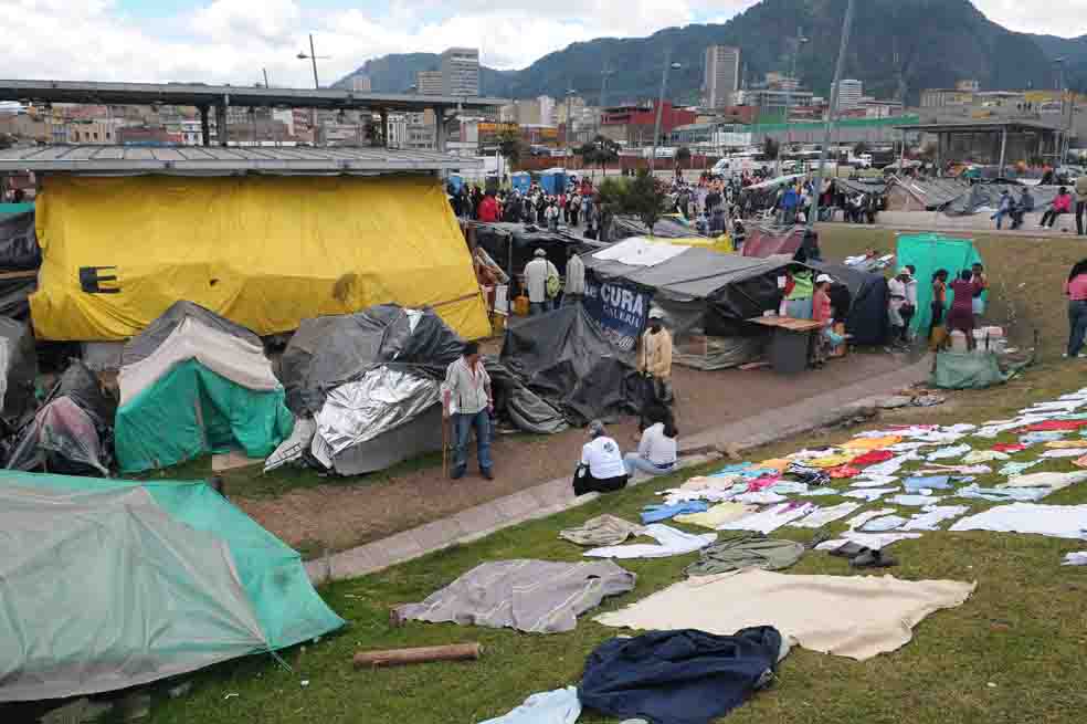 Desplazados en Bogotá van por sus tierras