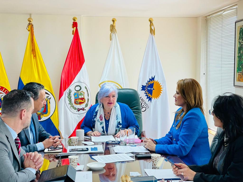 Migración como eje de la integración: parlamentos andino y centroamericano