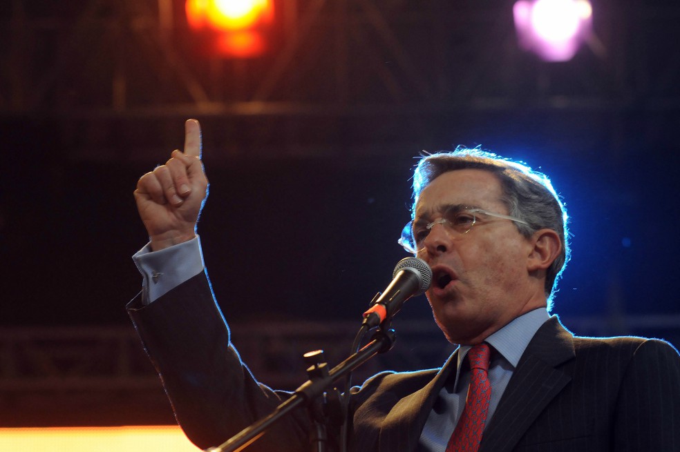Álvaro Uribe, satisfecho de que ciudadanos conozcan sus conversaciones