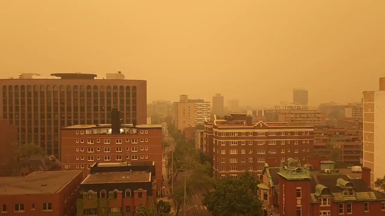 Más de 160 incendios forestales azotan al este de Canadá