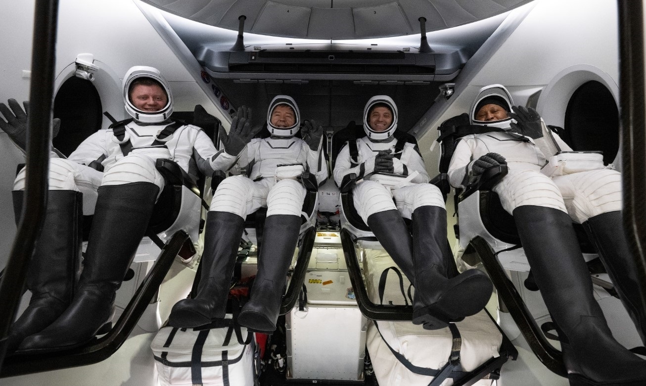 Astronautas regresaron a la Tierra tras una misión de ocho meses en el espacio