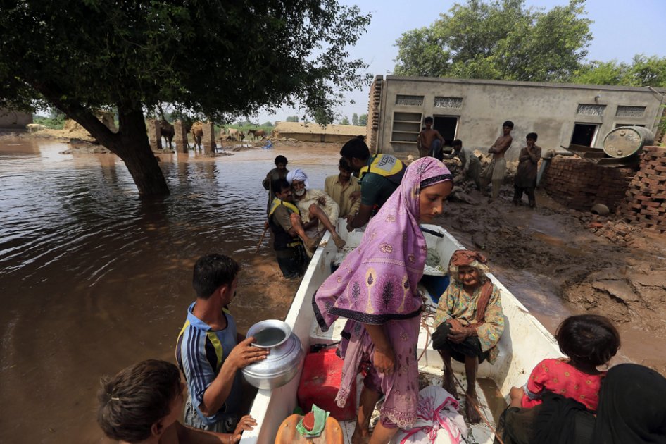 El agua contaminada mata a decenas de miles de personas en Pakistán