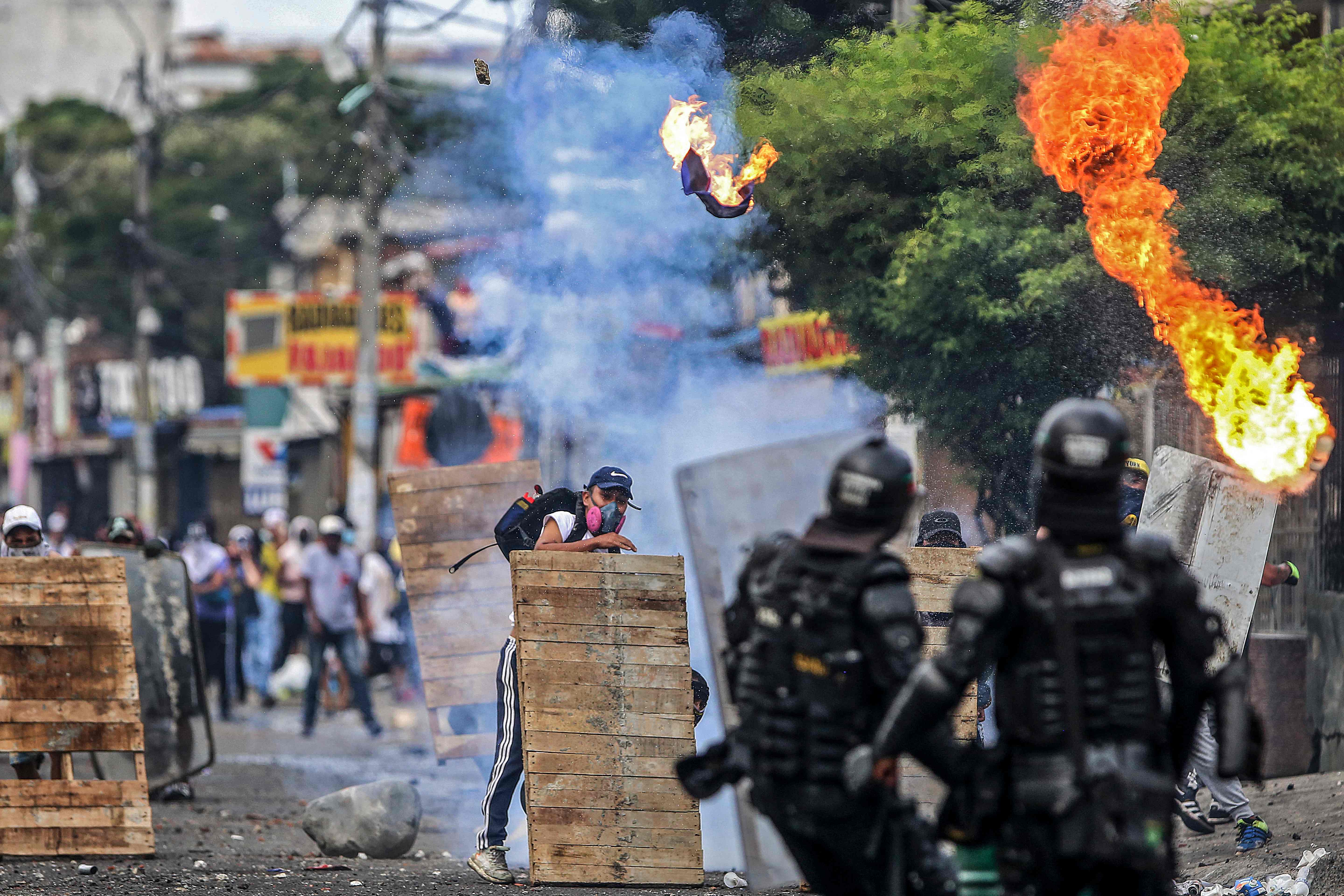 Paro nacional en Cali: siguen los enfrentamientos y denuncian casos de abuso policial