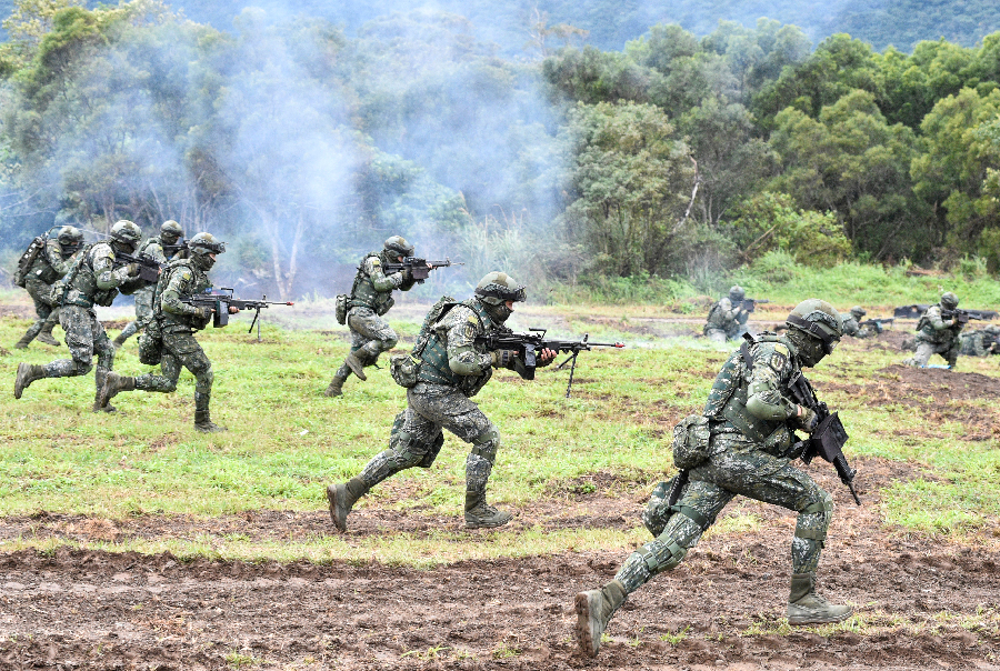 Taiwán amplía el servicio militar obligatorio ante la amenaza china