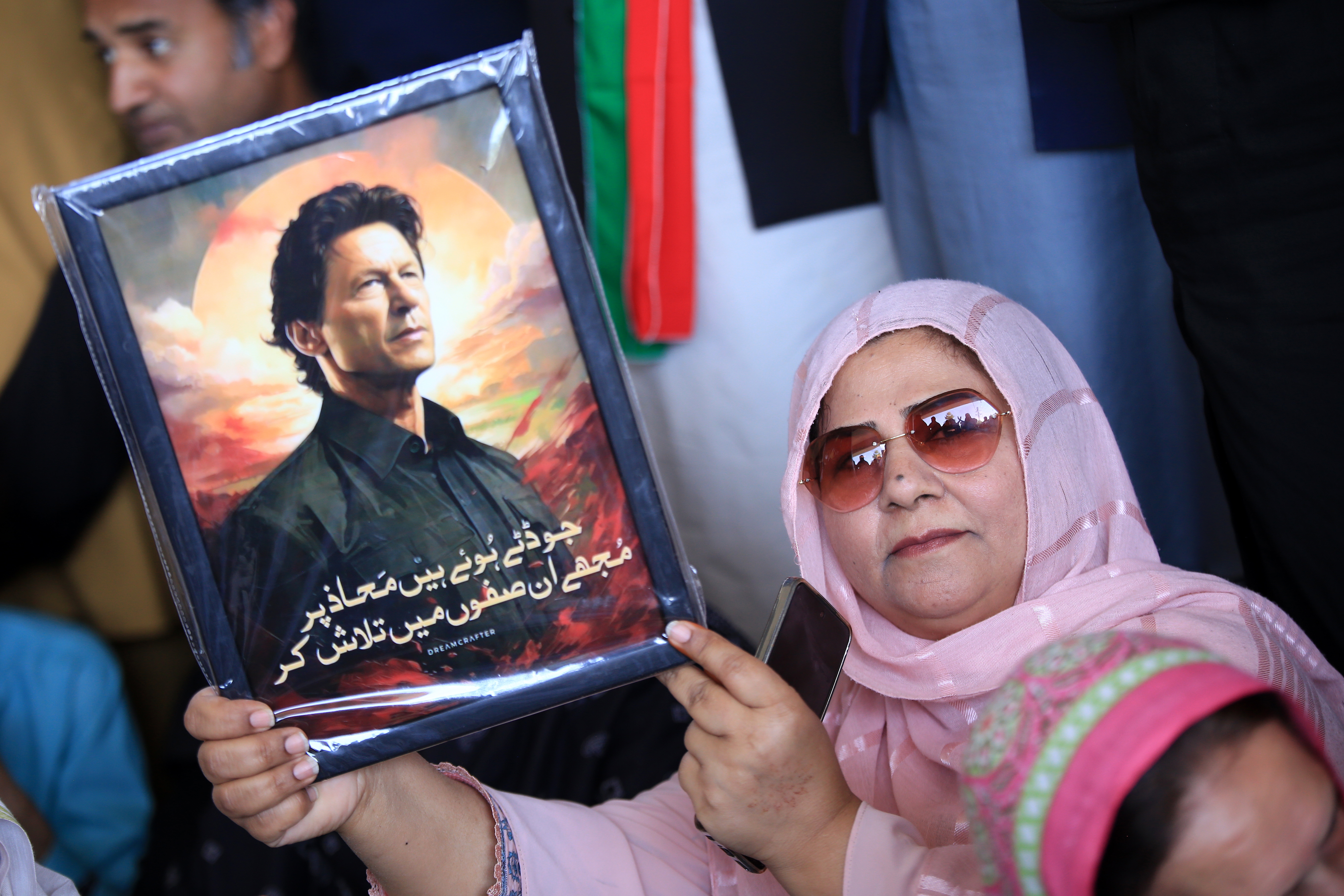 Pakistán intensifica censura contra creadores de contenido en YouTube y opositores