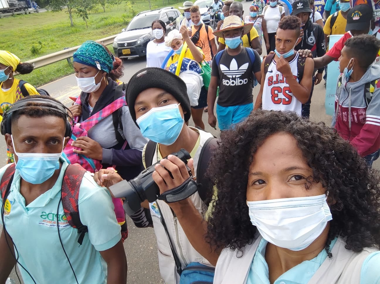 El Equipo de Comunicación en el cubrimiento de una caminata pacífica de las comunidades rurales hasta Cartagena.