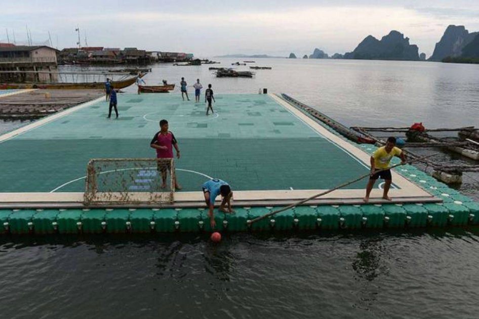 Inauguran en Magdalena la primera cancha de fútbol sobre agua de Colombia