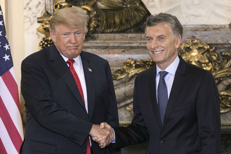 El presidente argentino, Mauricio Macri (derecha), recibió a su homologo estadounidense, Donald Trump (izquierda) en la Casa Rosada en Buenos Aires. / AFP