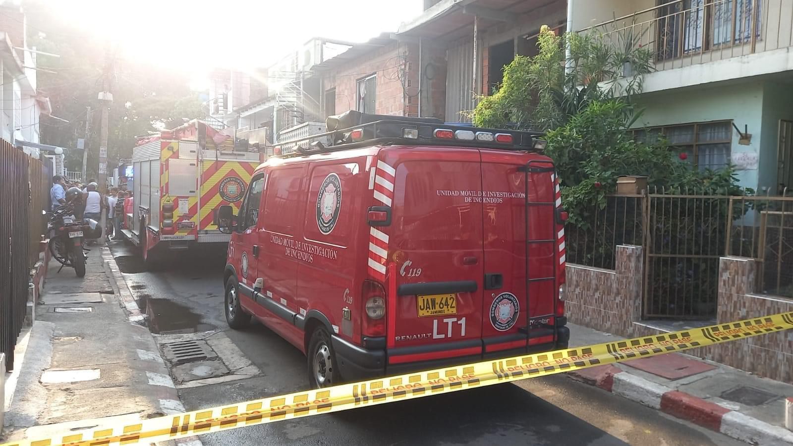 Rescatan a niña de un incendio que dejó cuatro muertos en Cali