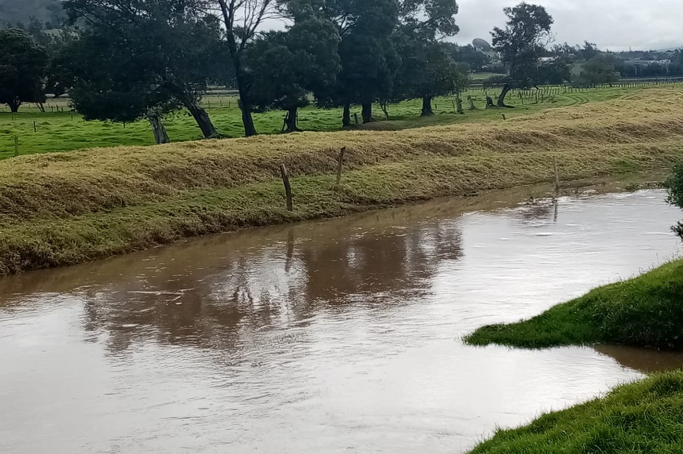 Cierran embalses de Sisga y Tominé, por crecimiento del nivel del agua del río Bogotá