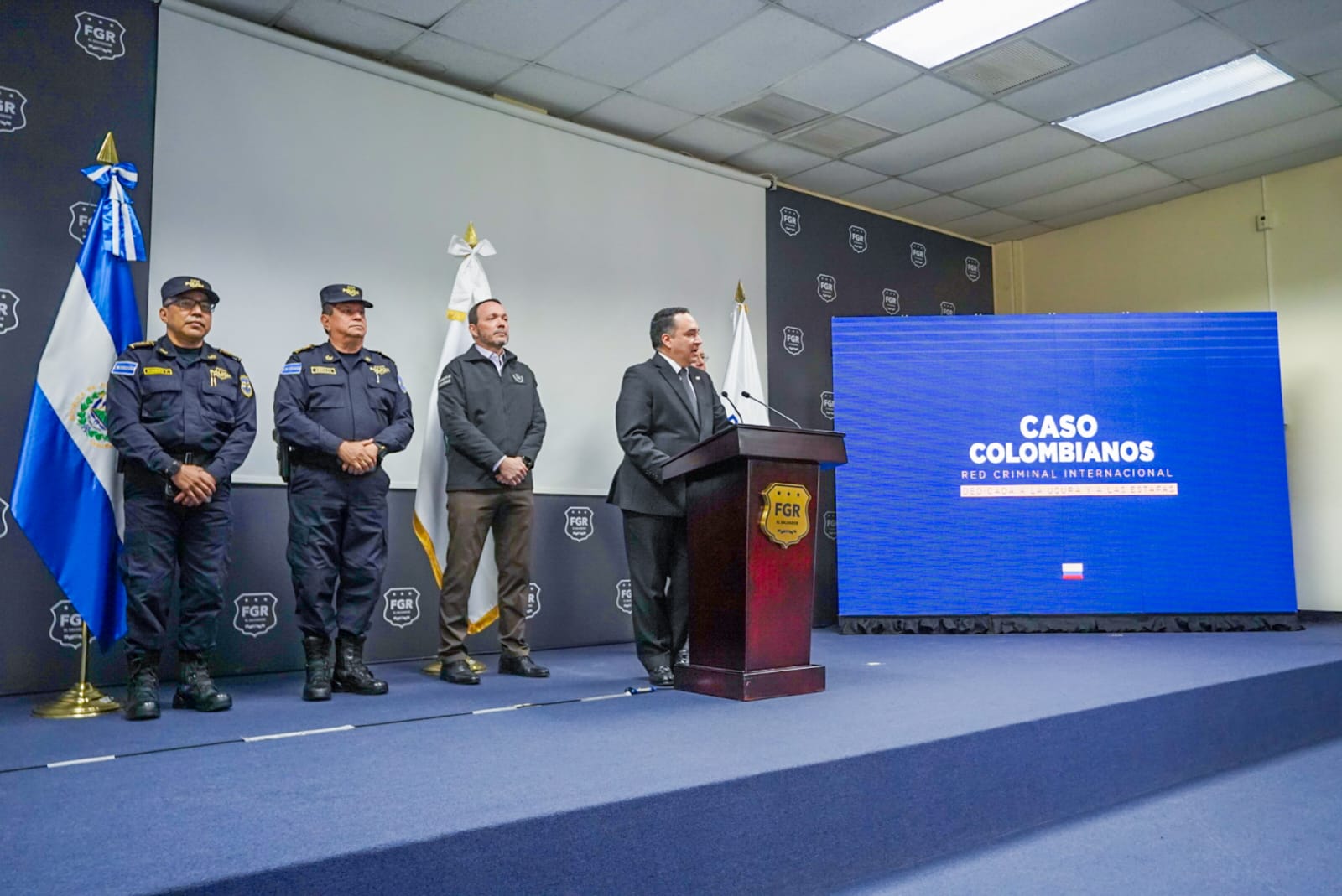Más de 280 colombianos han salido de El Salvador, tras el ultimátum de Bukele
