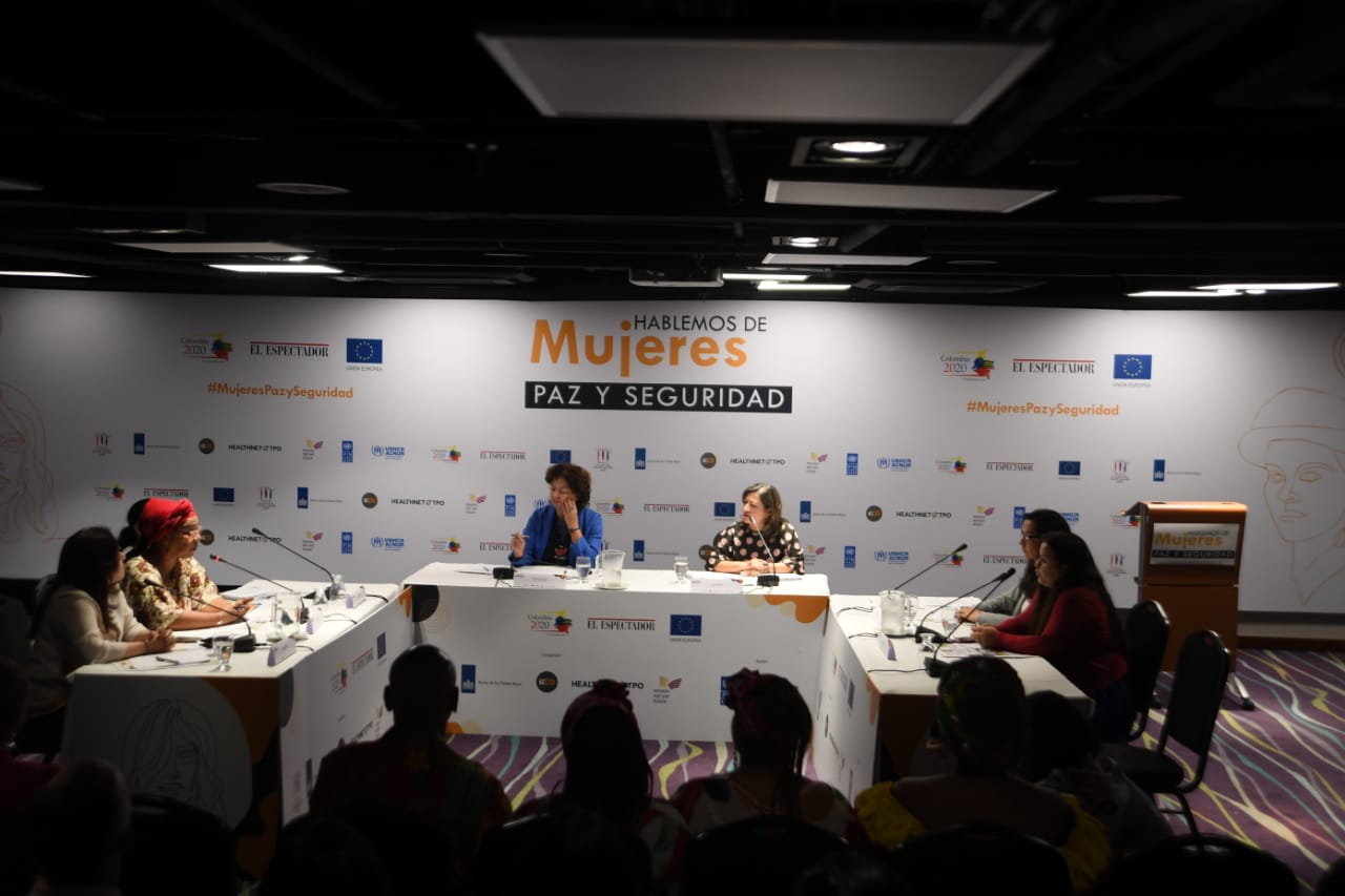 Por planes de desarrollo que implementen las necesidades de las mujeres