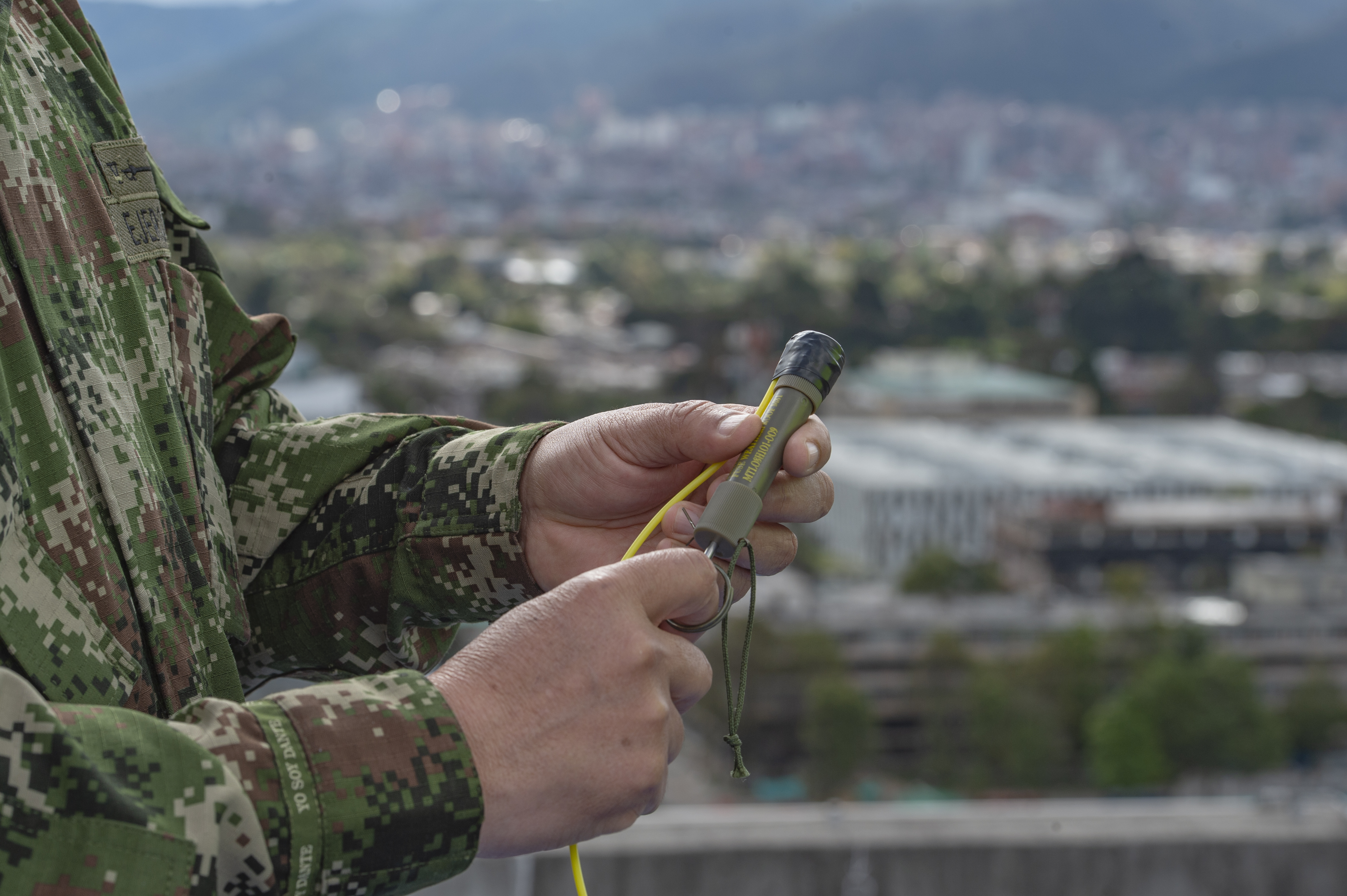 El antiguo edificio del Ministerio de Defensa fue implosionado por motivos de seguridad. Se trata de la segunda caída controlada de una infraestructura, tras hacer lo mismo con el edificio del Ministerio de Trasporte, en noviembre de 2017.