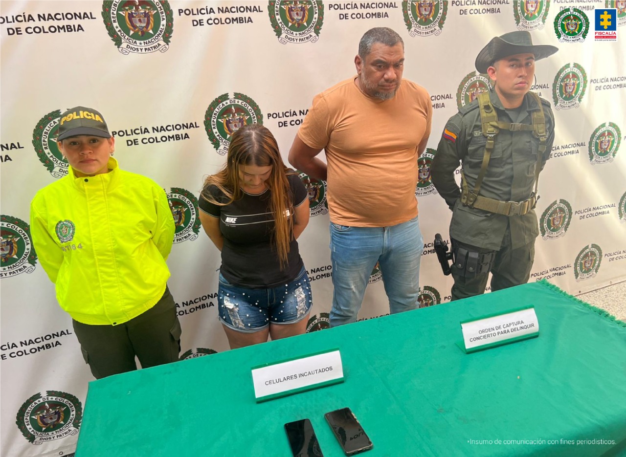 Alias 115 y su pareja al momento de su captura.