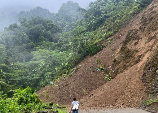 Se mantiene cerrada la vía Panamericana entre Risaralda y Chocó por deslizamiento de tierra