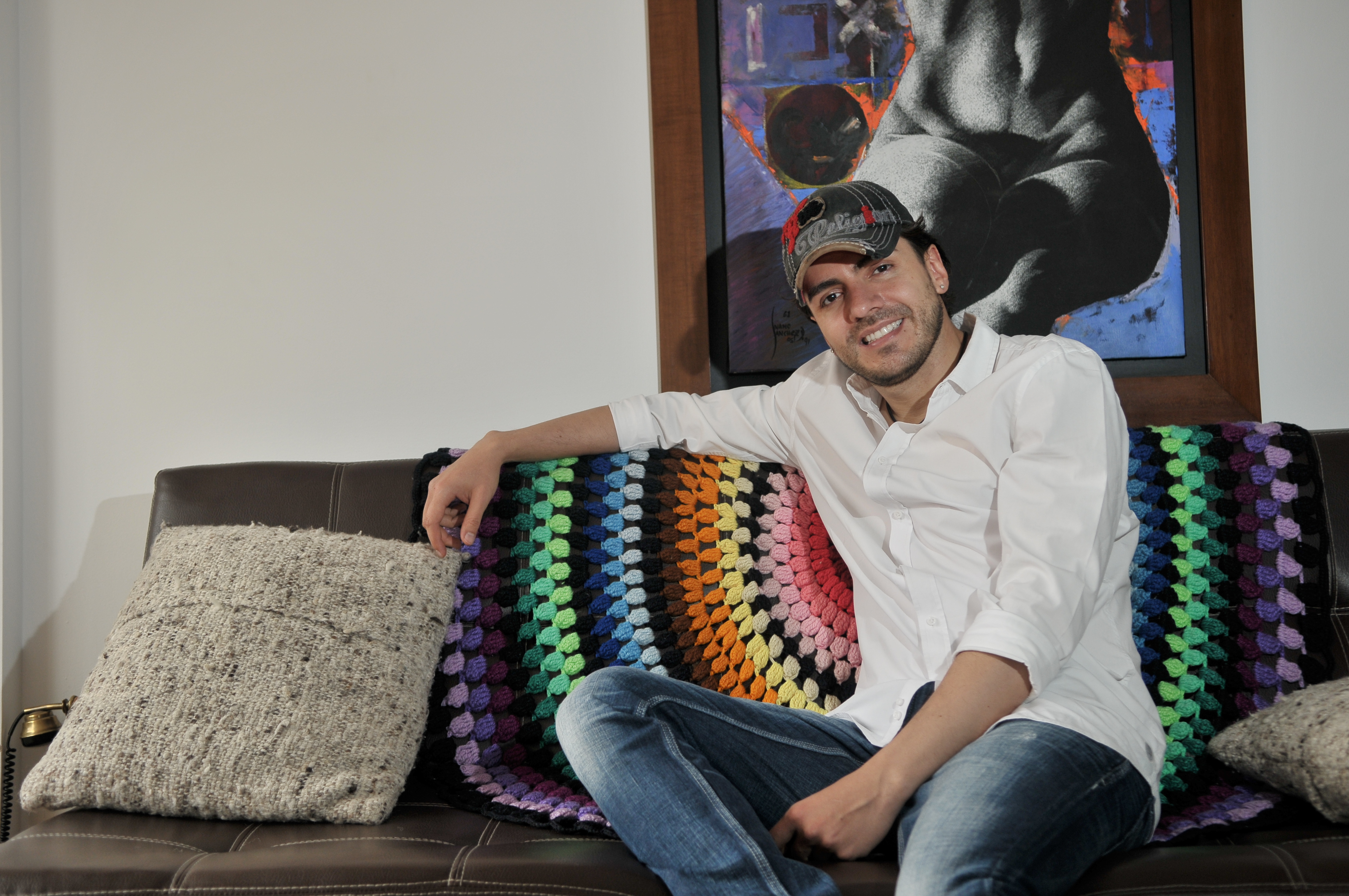 Actor colombiano durante entrevista en su casa