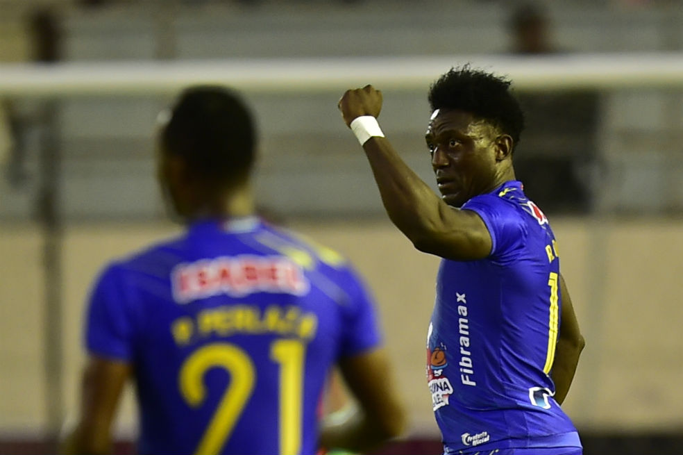 Delfín goleó a Nacional en el estreno de la Copa Libertadores 2019