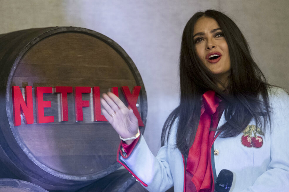 Salma Hayek plasma un México de mujeres empoderadas en la serie «Monarca»
