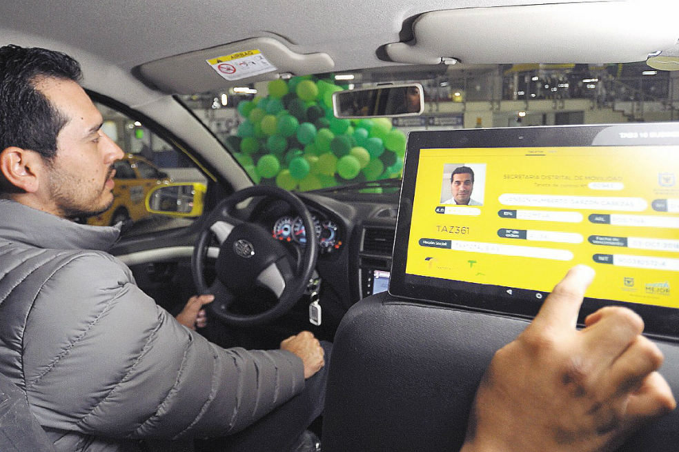 Un año sin taxis inteligentes en Bogotá