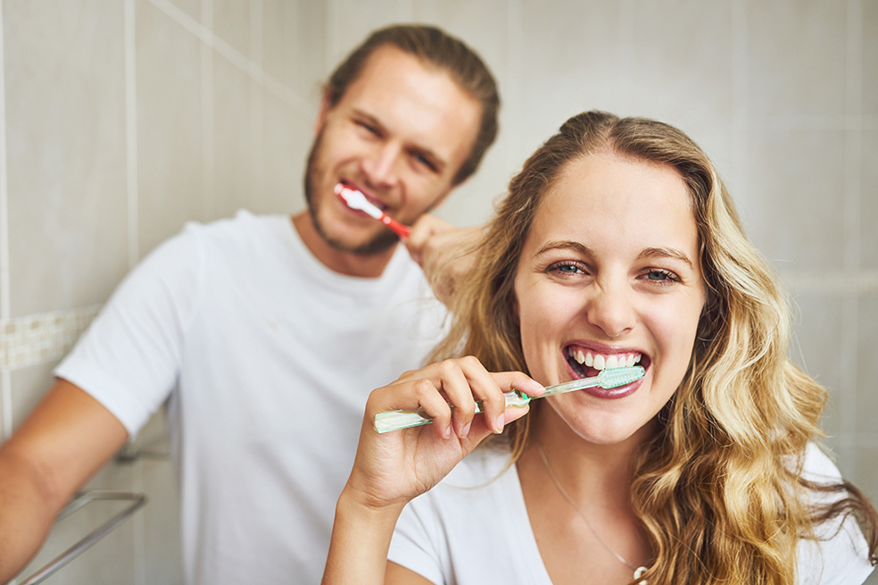 Salud bucal y dental cepillarse los dientes,
