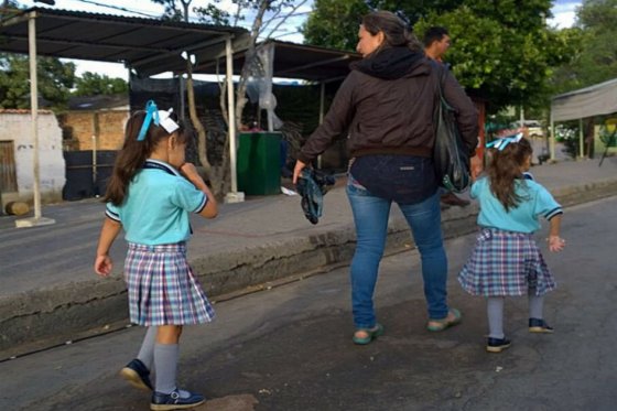 Articulan esfuerzos en corredor humanitario fronterizo para garantizar transporte escolar