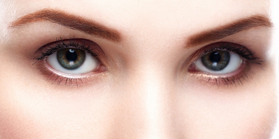 ¿Cómo resaltar tu mirada usando delineador blanco?