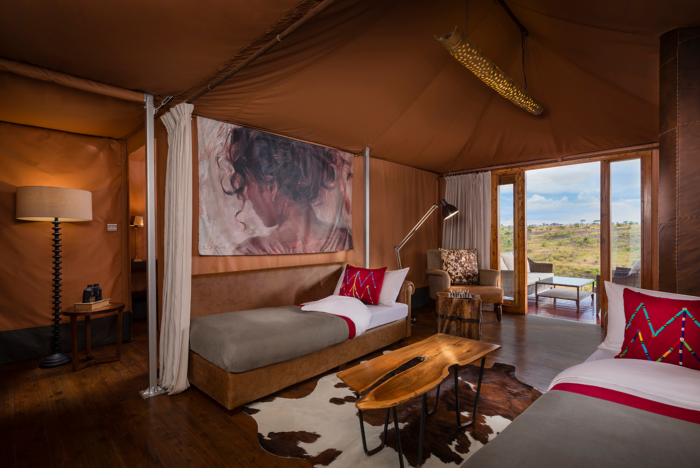 Mahali Mzuri es un campamento de lujo ubicado en el corazón de la sabana africana del Parque Masaai Mara de Kenia.