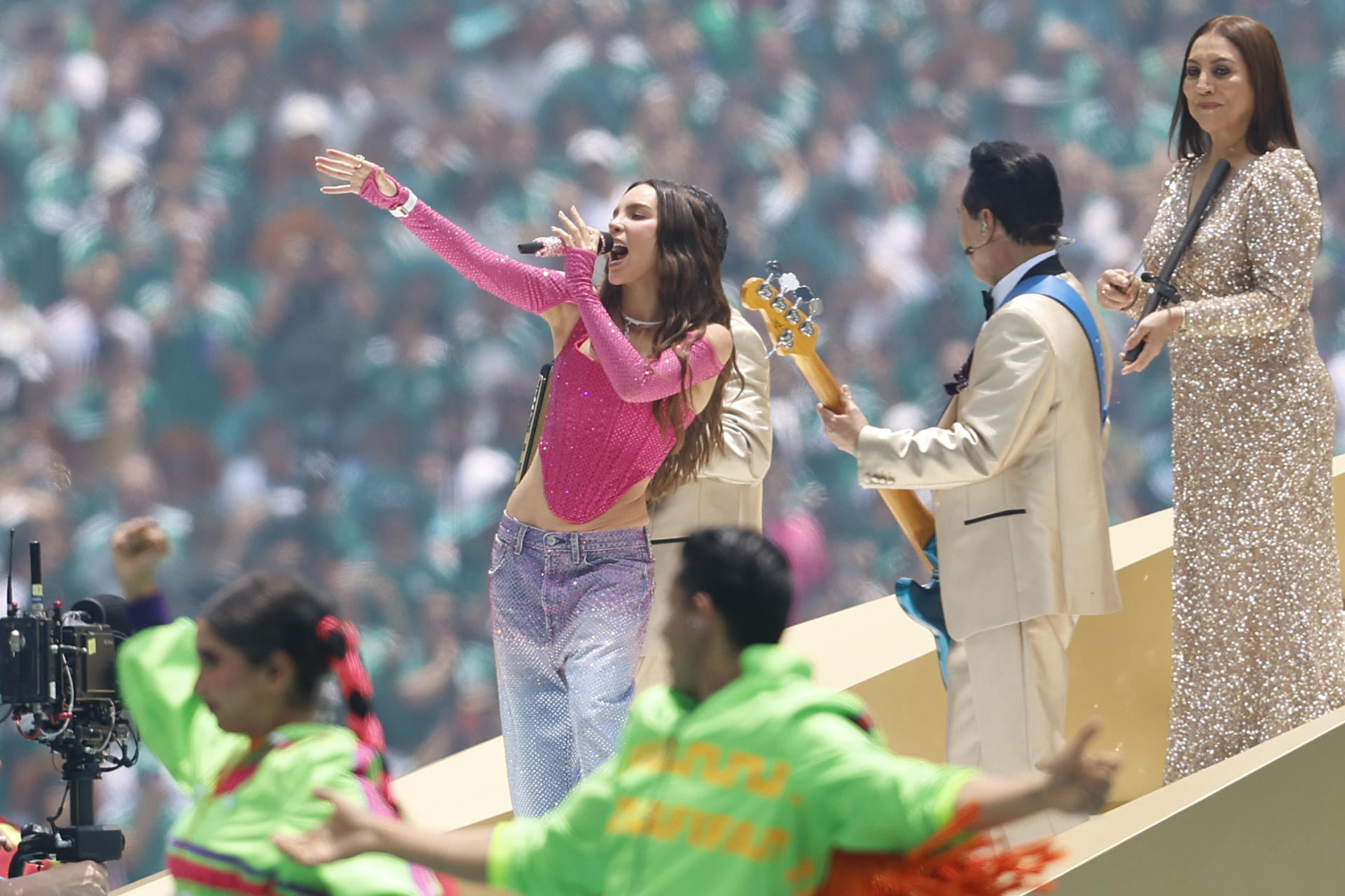 FOTOGALERÍA GR4215. CIUDAD DE MÉXICO (MÉXICO), 11/06/2026.- La cantante mexicana Belinda se presenta en la inauguración del Mundial de la FIFA 2026 este jueves, en el estadio Ciudad de México (México). EFE/ Sashenka Gutiérrez