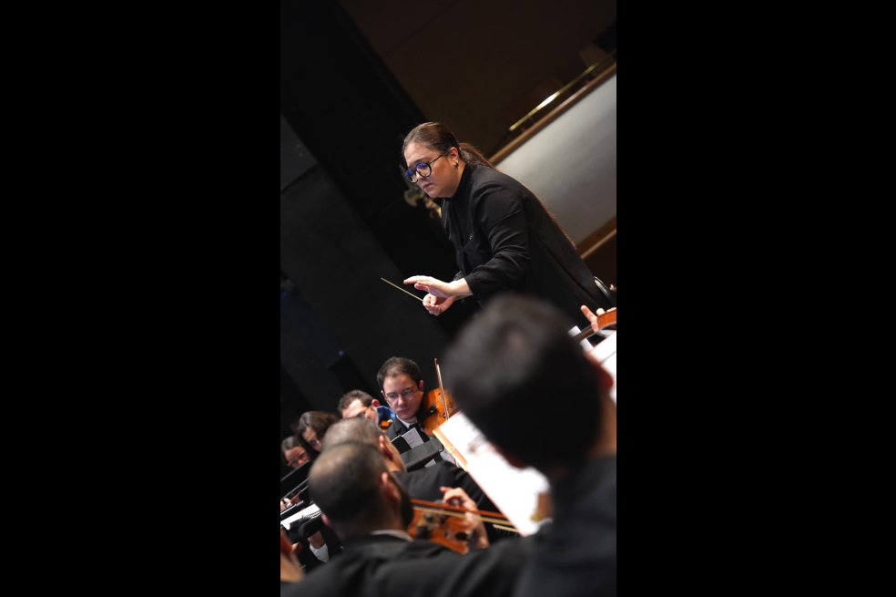 Ana María Patiño es directora asistente de la Orquesta Sinfónica de Suiza. Viajó a Uruguay a dirigir la Orquesta Sinfónica del Sodre, durante la semana cultural que se lleva a cabo en el país latinoamericano.