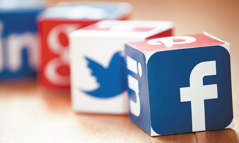 Facebook prohibe  grupos que publican información errónea de vacunas