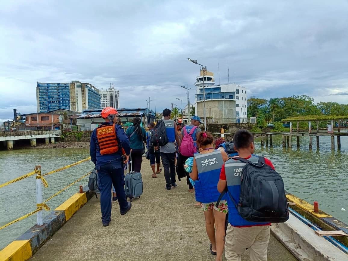 Rescataron a 13 personas que estuvieron nueve horas a la deriva en el Pacífico