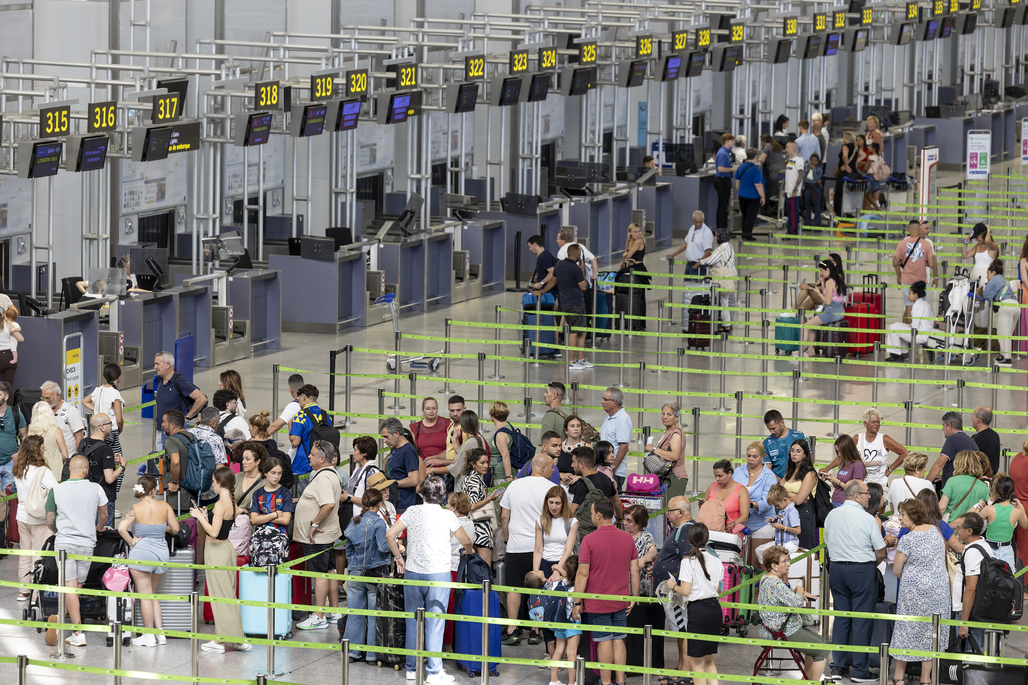 Estos son los aeropuertos afectados por la falla informática de Microsoft