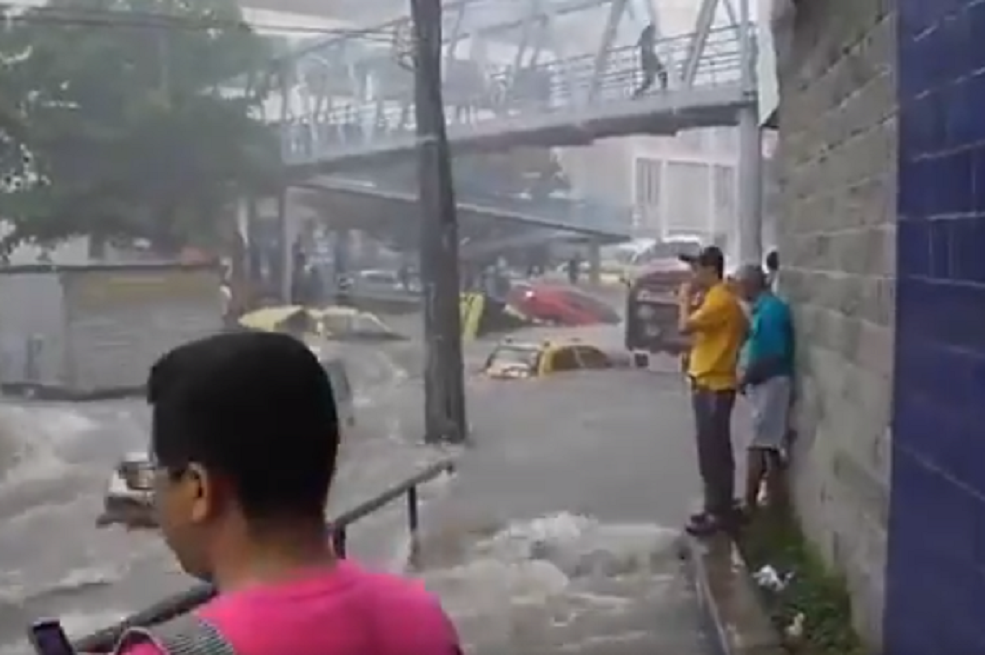 Hombre que vendía helados falleció en Barranquilla tras ser arrastrado por un arroyo