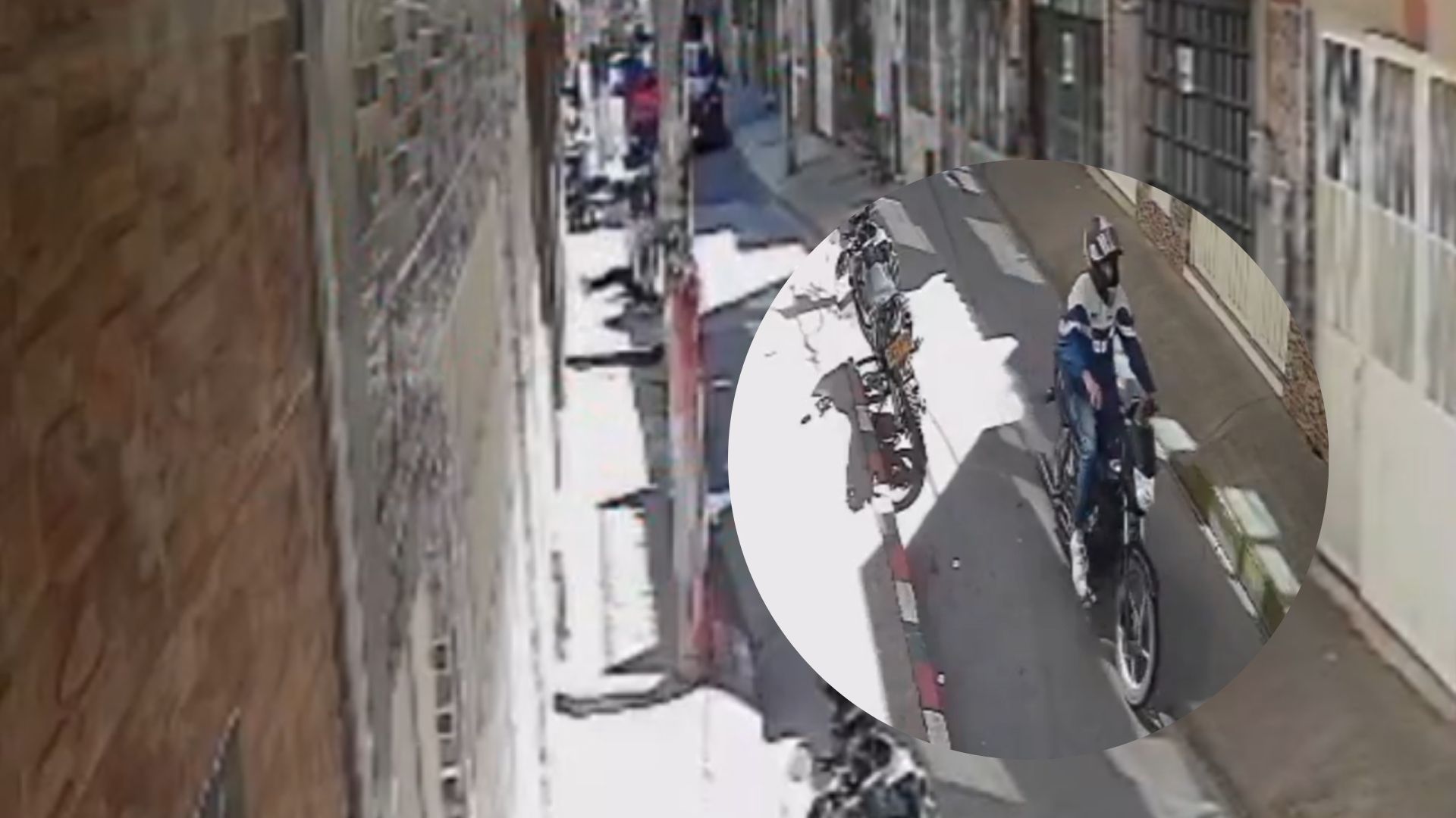 Joven se tiró desde la ventana para evitar que le robaran la moto: quedó en video