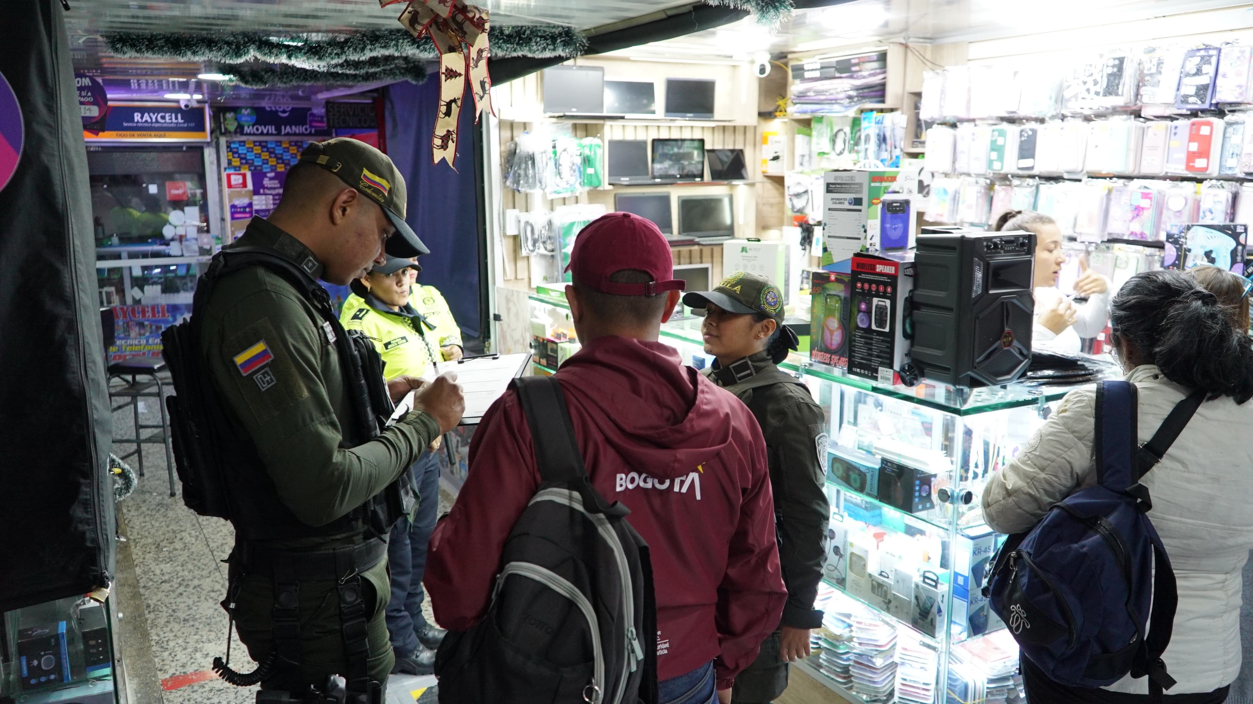 Si va de fiesta o compras ¡Ojo con los ladrones! Claves para una Navidad segura