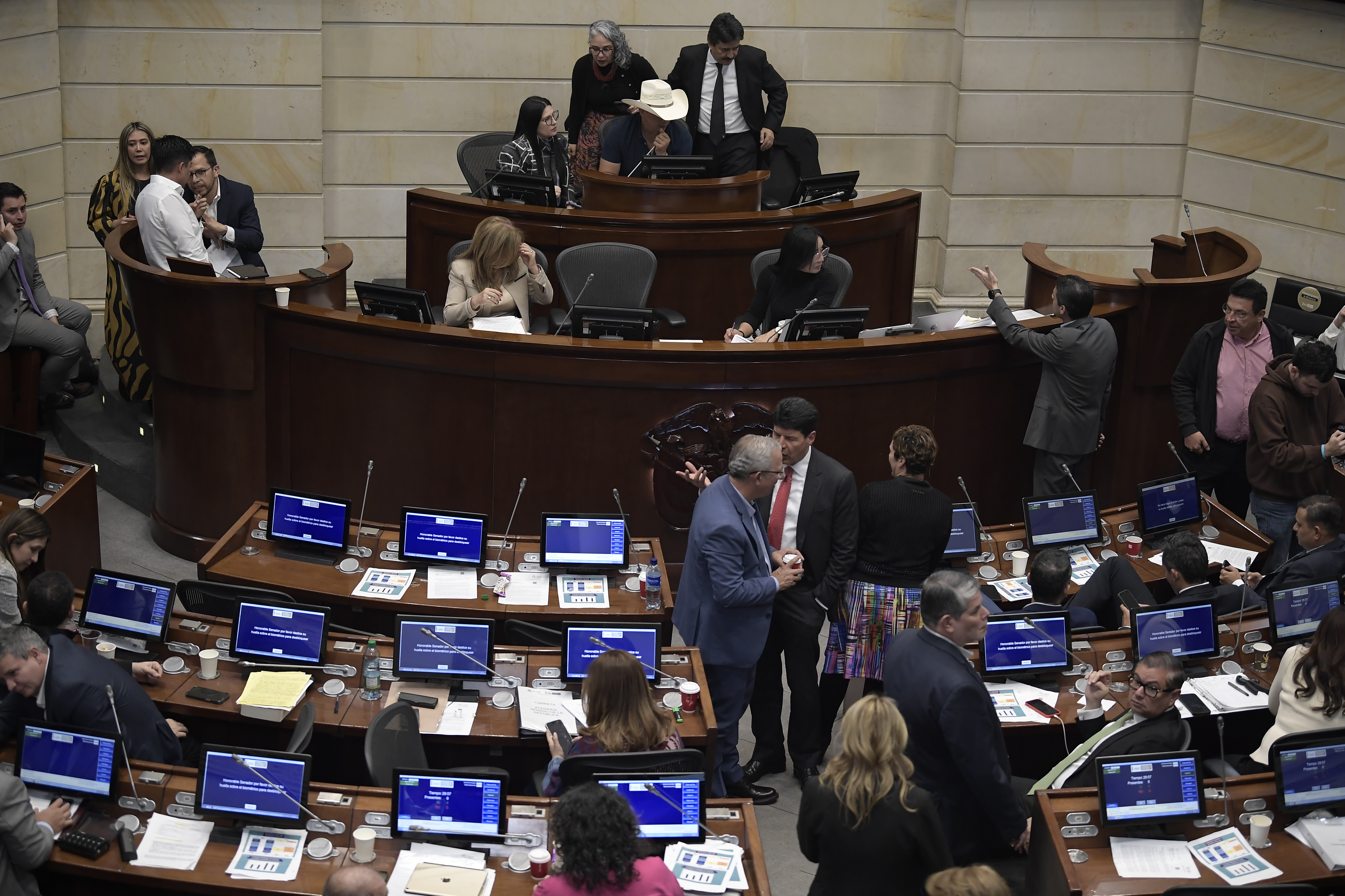 “Vergonzoso y delictivo”: reacciones a la polémica en el Senado por elección de magistrado