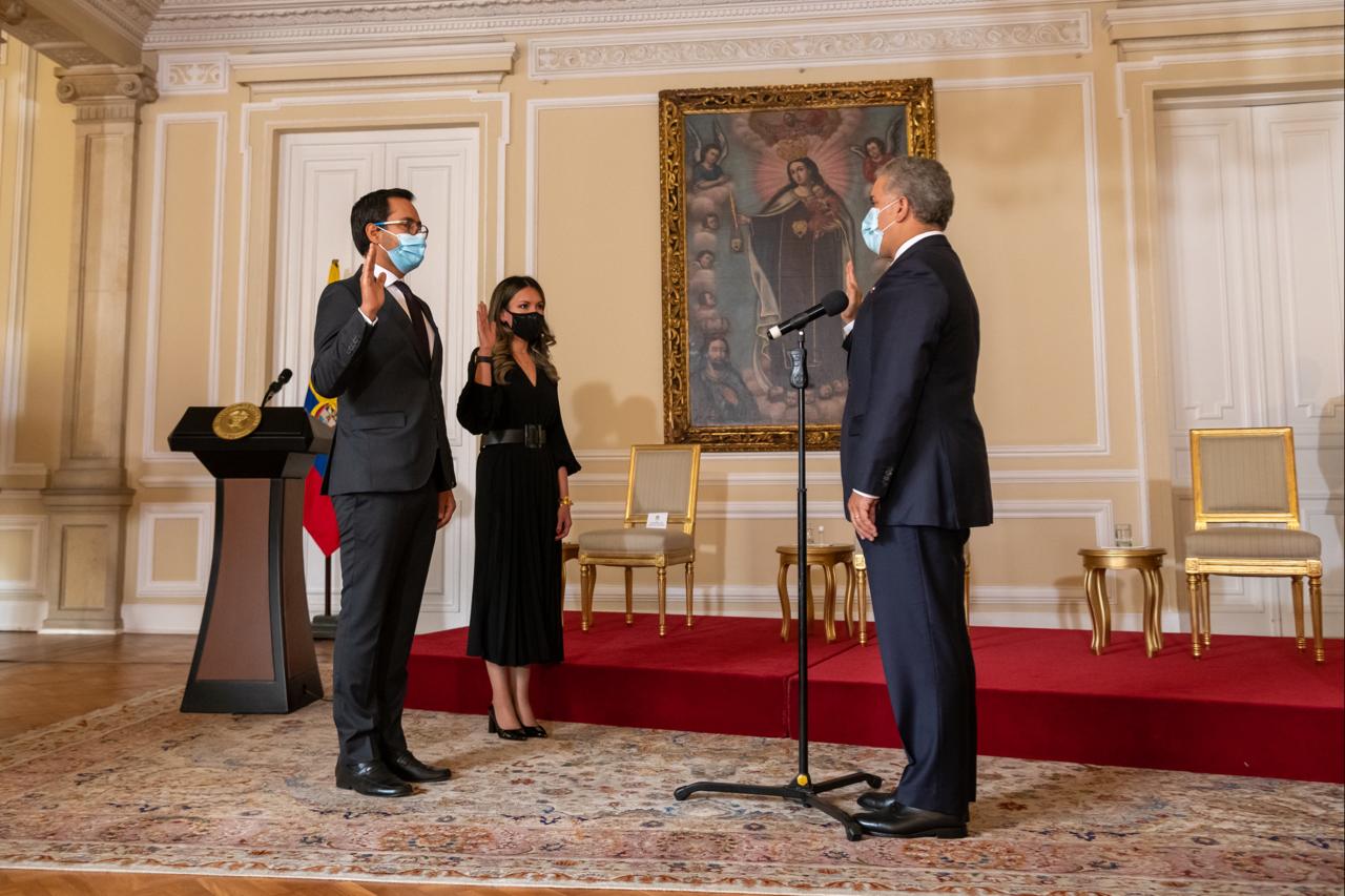 Iván Duque posesiona a la nueva supernotariado y al director de la Dian