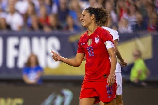 Carli Lloyd, la delantera que logró un disparo perfecto con un balón de fútbol americano