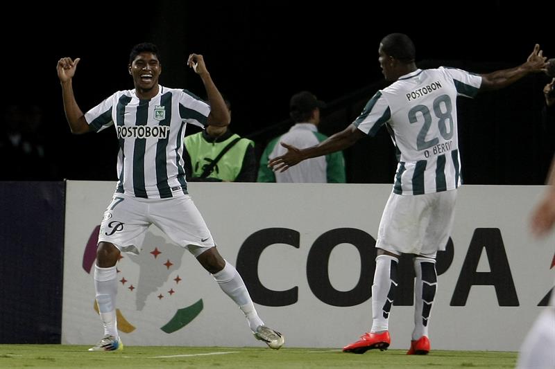 Nacional goleó a Libertad y clasificó a octavos de la Libertadores