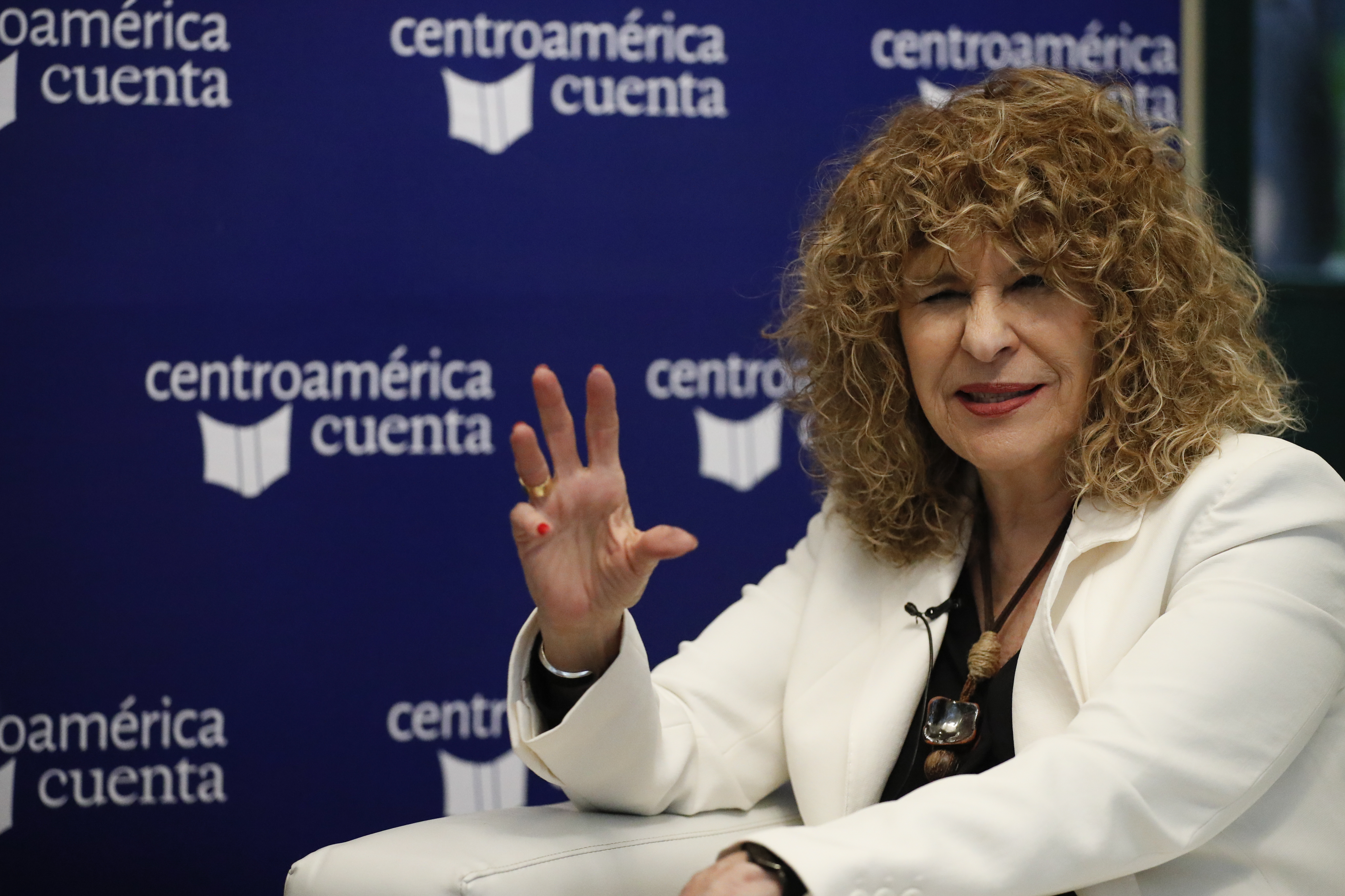 “Ser mujer y escribir sobre cosas de mujeres me hizo pagar un precio”