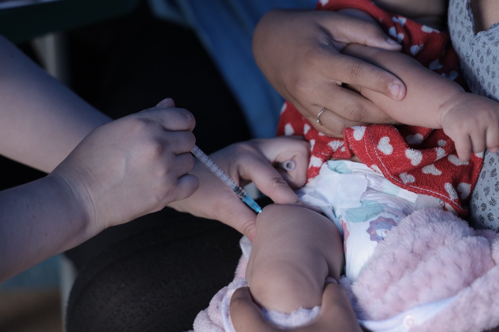 La vacunación es clave para evitar complicaciones graves, especialmente en niñas y niños menores de seis meses.