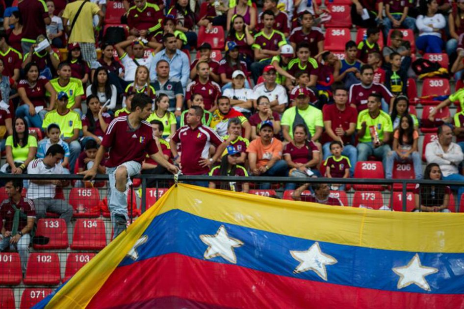 «Va a caer, este gobierno va a caer»: cantaron venezolanos en partido Venezuela vs Argentina