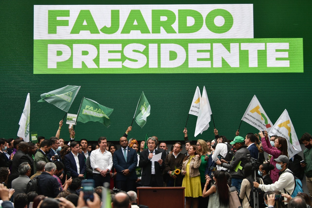 Sergio Fajardo y Luis Gilberto Murillo se inscribieron como fórmula presidencial.
