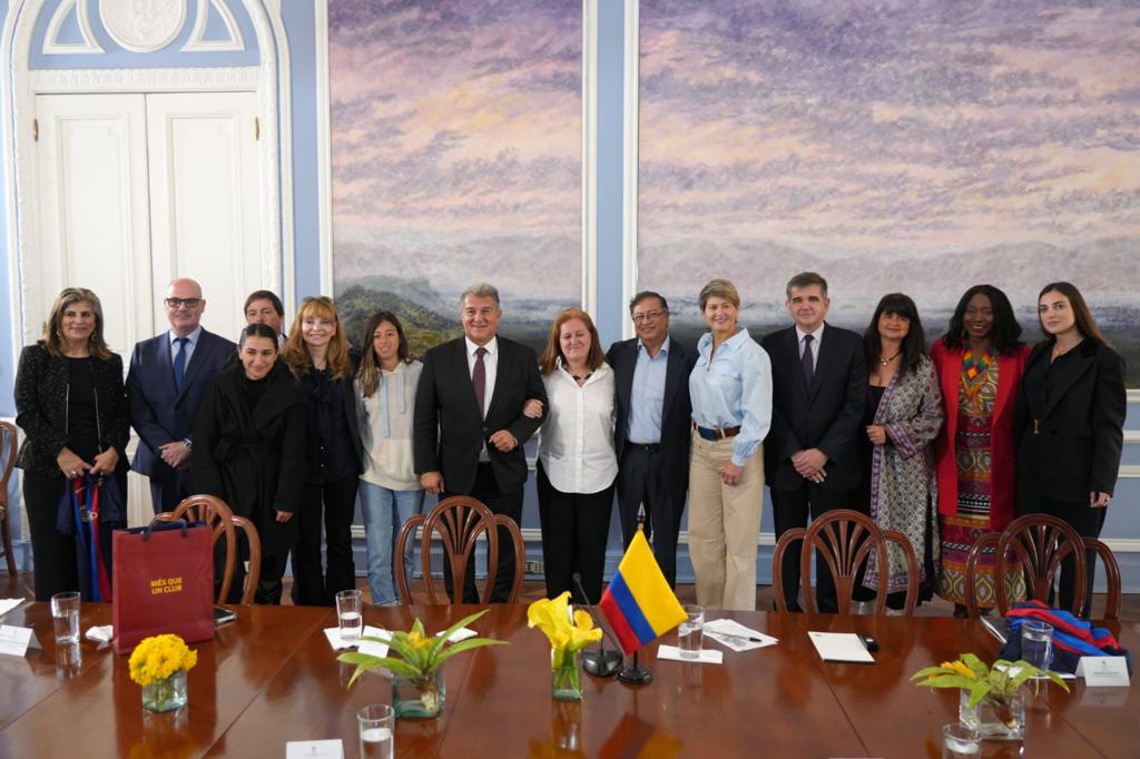 De la mano de Laporta y el gobierno nacional se fortalecerá la presencia de la Fundación Barcelona, en zonas de conflicto como Arauca, Tumaco y Buenaventura, en sinergia con ACNUR, Save the Children y otras organizaciones.