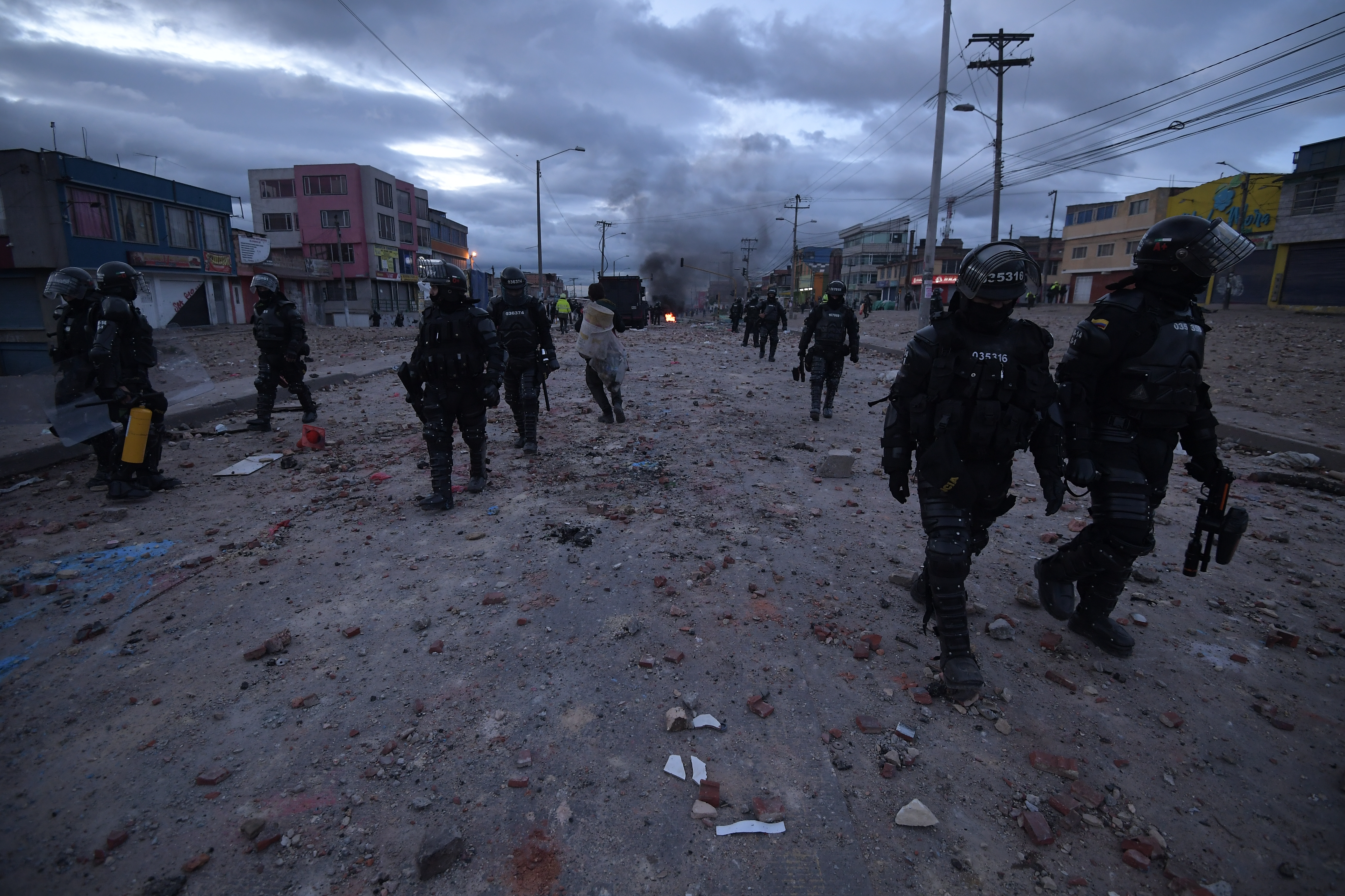 Disturbios en el barrio Yomasa, generaron enfrentamientos entre algunos manifestantes y la Fuerza pública quienes usaron gases lacrimógenos para dispersarlos, actos que afectaron este y otros barrios de la localidad Usme.