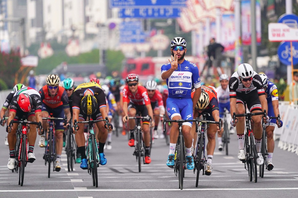 Fernando Gaviria en la victoria de la sexta etapa del Giro 2017.