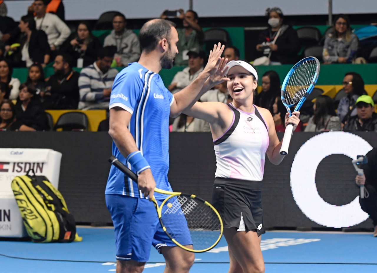 Juan Sebastián Cabal y María Camila Osorio jugaron juntos en el Coliseo Live de Bogotá.