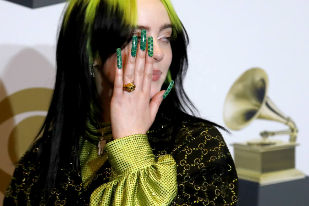 Billie Eilish tiene un vínculo con el cine ya que es la cantante elegida para interpretar el tema oficial de "No Time to Die", la nueva película de James Bond que se estrenará en abril.  / EFE