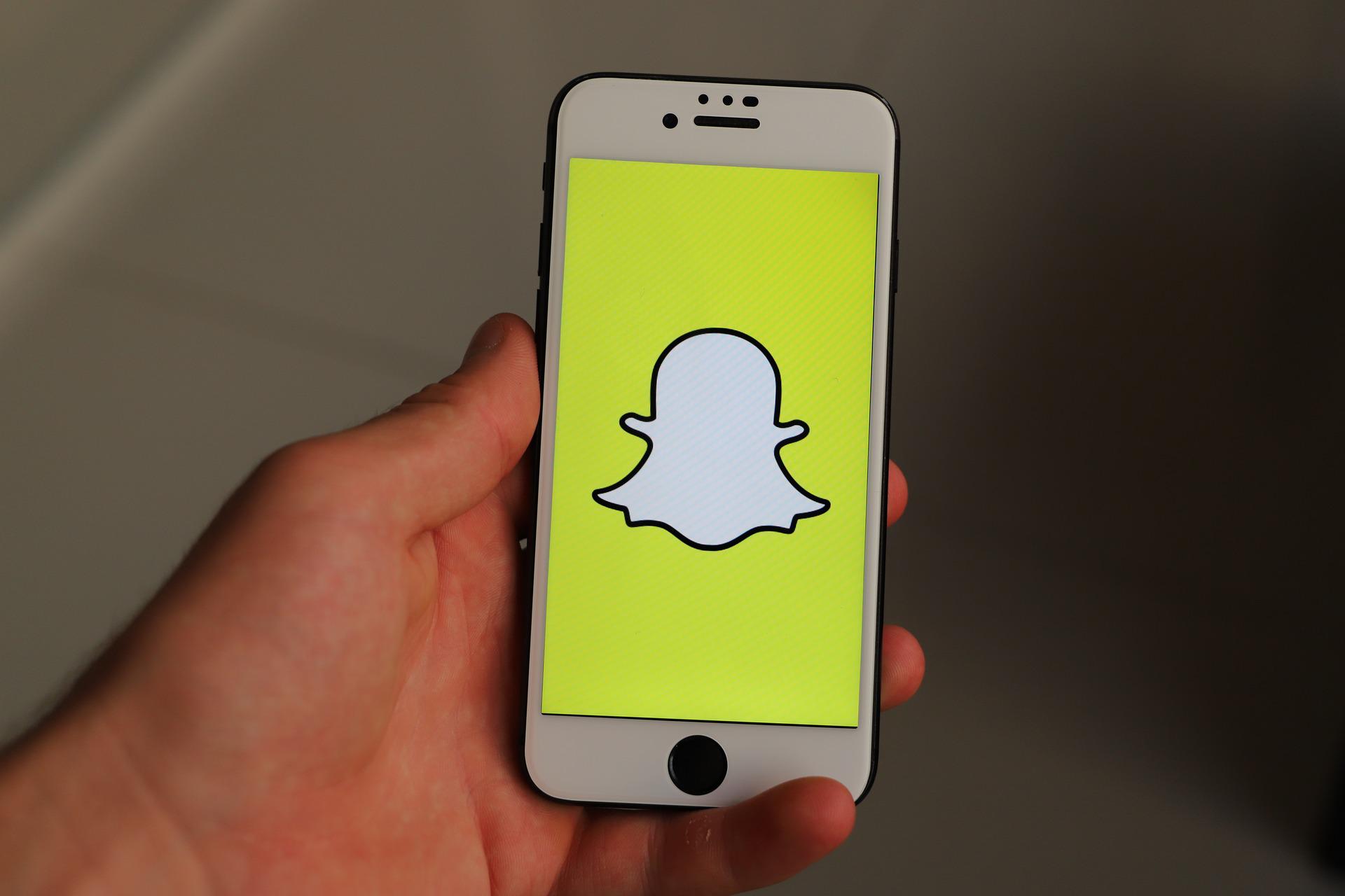 Snapchat añadirá una marca de agua a las imágenes generadas por IA