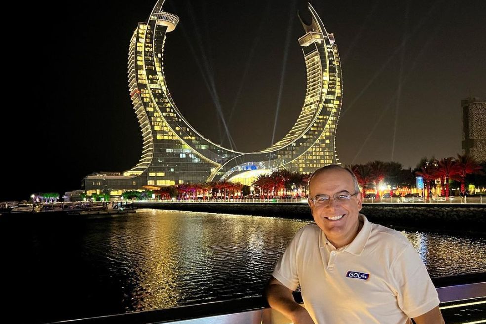 El periodista del Gol Caracol, Ricardo Orrego, fue uno de los más sonados con su ‘tormentosa’ llegada a Doha, pues durante horas estuvo en el aeropuerto de la ciudad sin poder salir por un error en la documentación. Tiempo después, logró encontrarse con su equipo y ha aprovechado para recorrer las calles de la capital del país.
